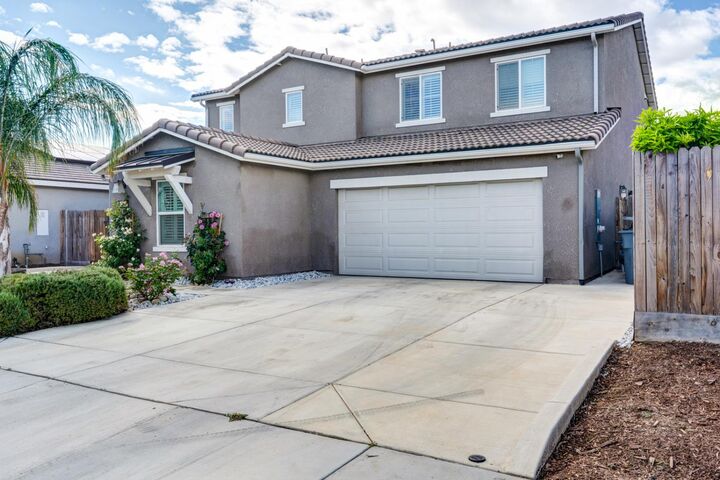 Property Photo: 409 Sansoni Street CA 93635