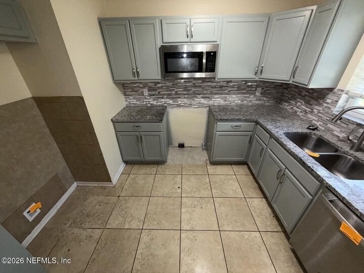 Property Photo:  8050 Lourdes Drive S  FL 32210 