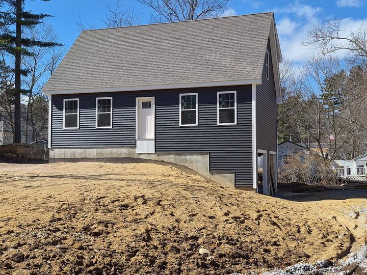 Property Photo: 10 Phyllis Avenue NH 03077