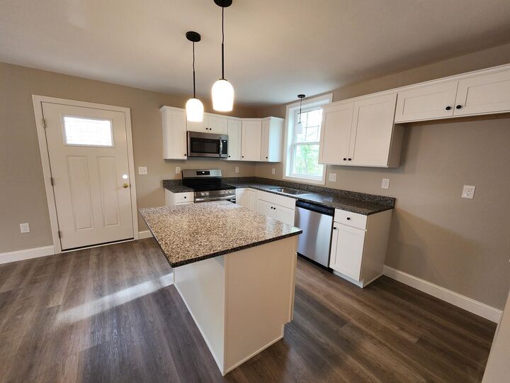 Property Photo:  10 Phyllis Avenue  NH 03077 