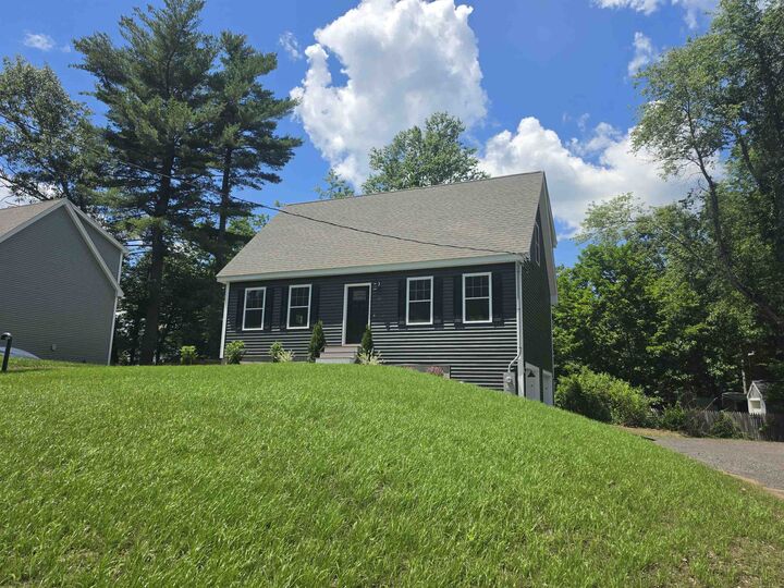Property Photo:  10 Phyllis Avenue  NH 03077 