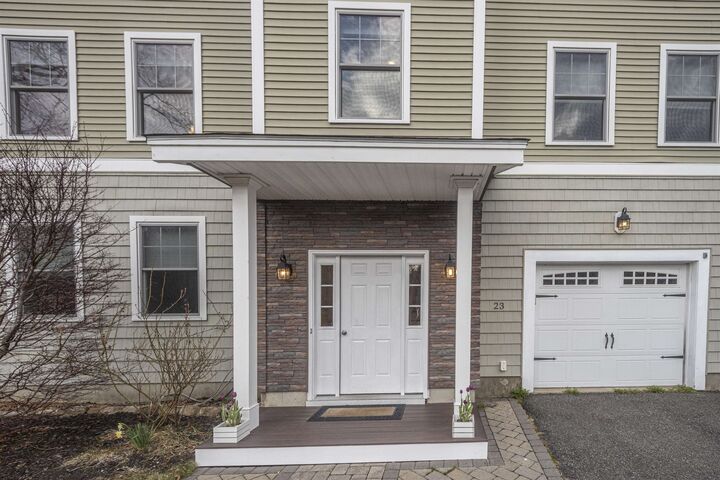 Property Photo:  23 Valleyview Drive  NH 03054 