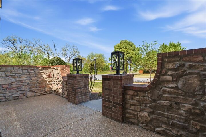 Property Photo:  1605 SW Rosedale Avenue  AR 72713 