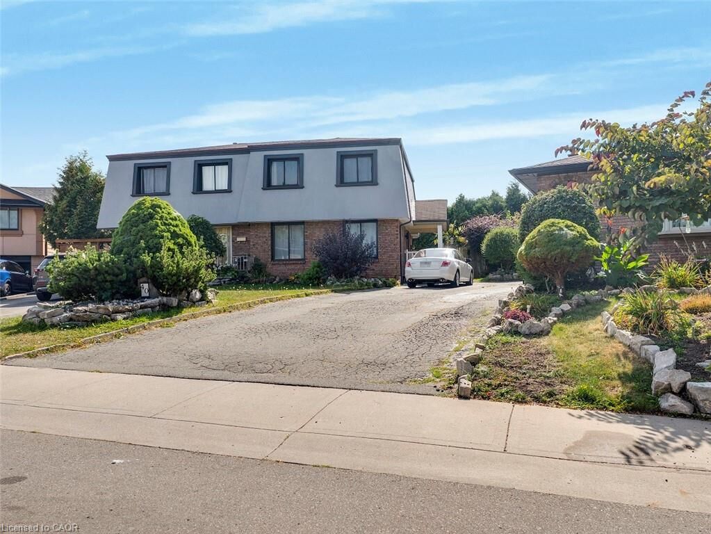 Property Photo:  40 Yeoville Court  ON L9C 5W3 