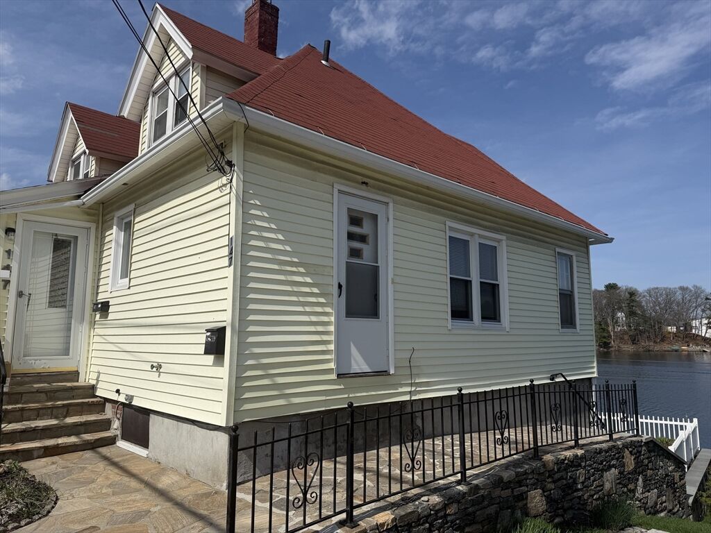 Property Photo:  147 Lake Ave 147  MA 01604 