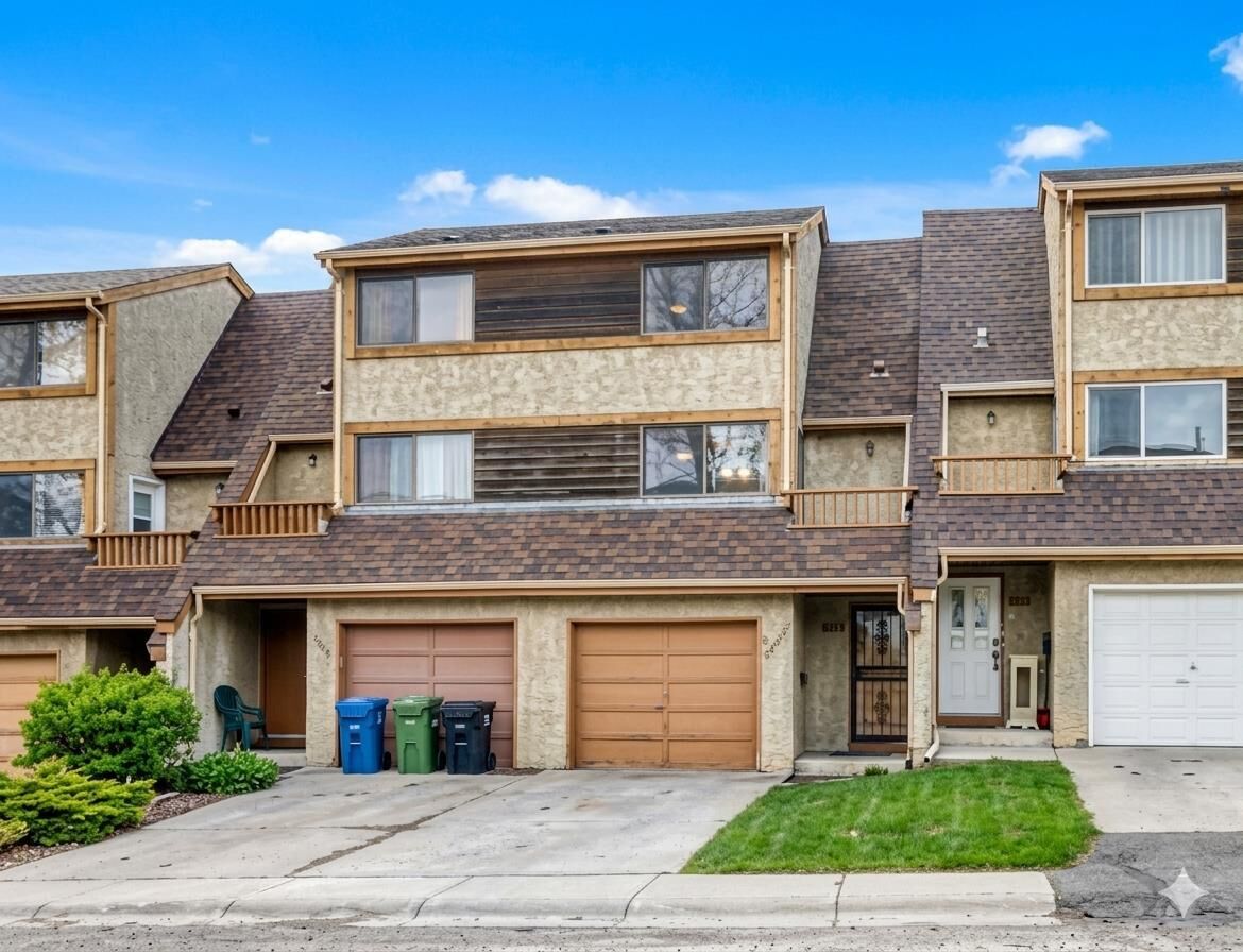 Property Photo:  6909 Ranchero Road NW  AB T3G 1J6 
