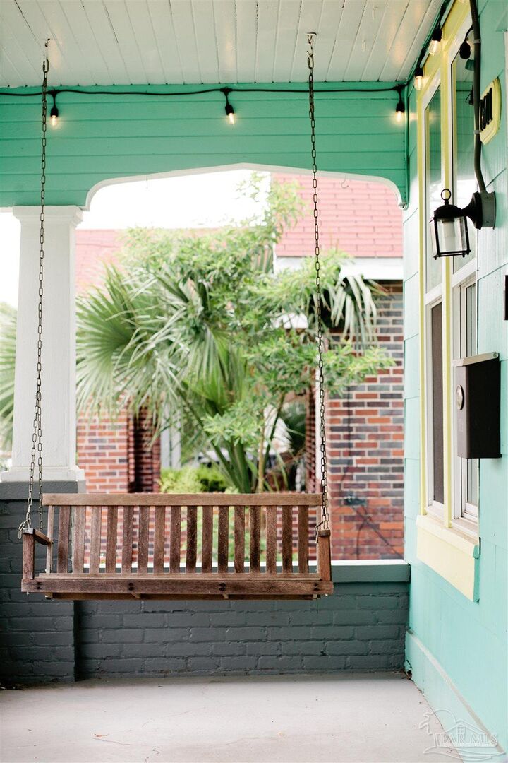 Property Photo:  1601 E Cervantes  FL 32501 