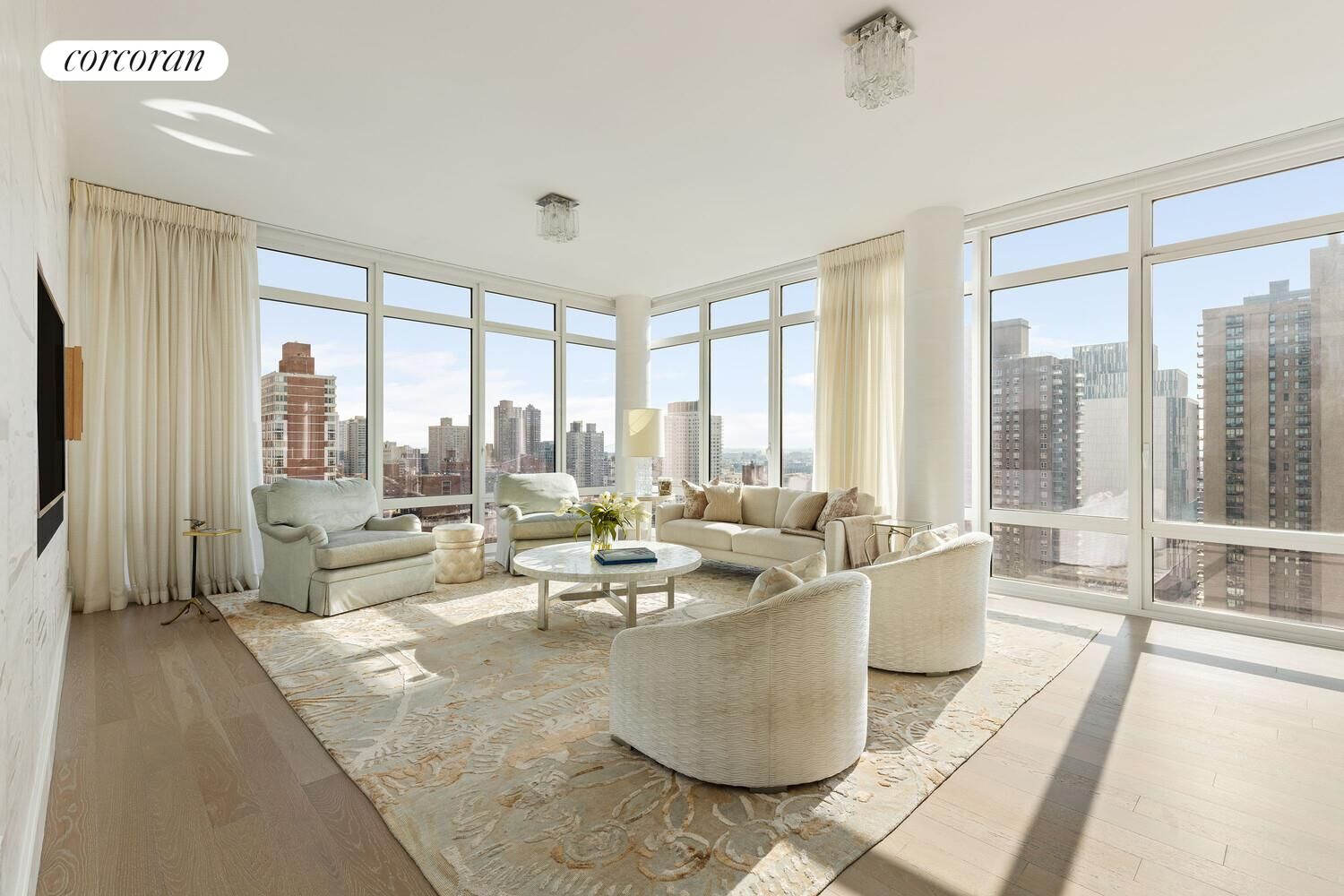 Property Photo:  1355 1st Avenue 22  NY 10021 