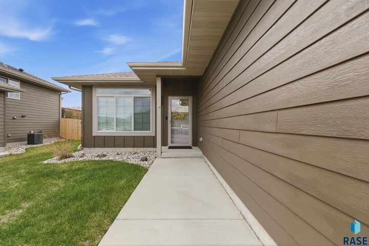 Property Photo:  2809 S Keyrell Dr  SD 57106 