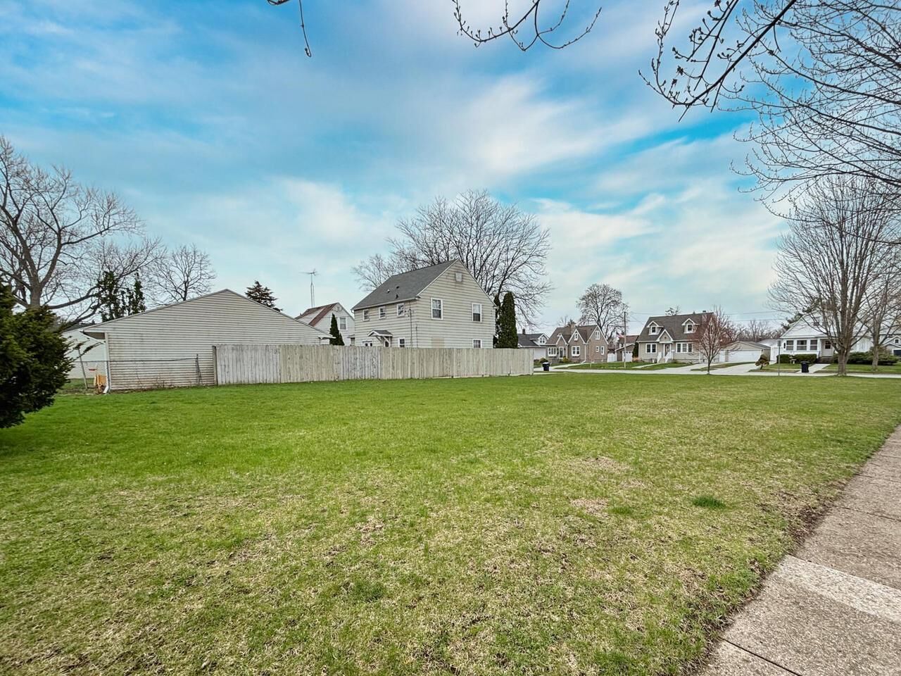 Property Photo:  832 Cornelia Street  WI 53545 