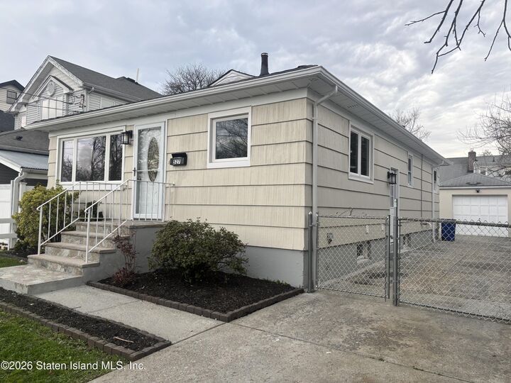 Property Photo:  527 Willowbrook Road  NY 10314 
