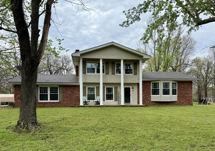 Property Photo:  
