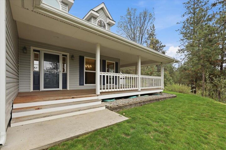 Property Photo: 19722 E Pheasant Dr WA 99016