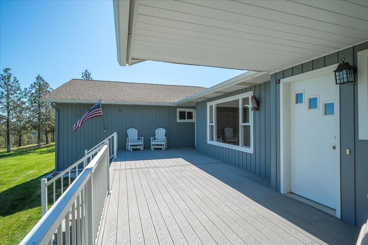 Property Photo:  6710 N Prairie Crest Rd  WA 99224 