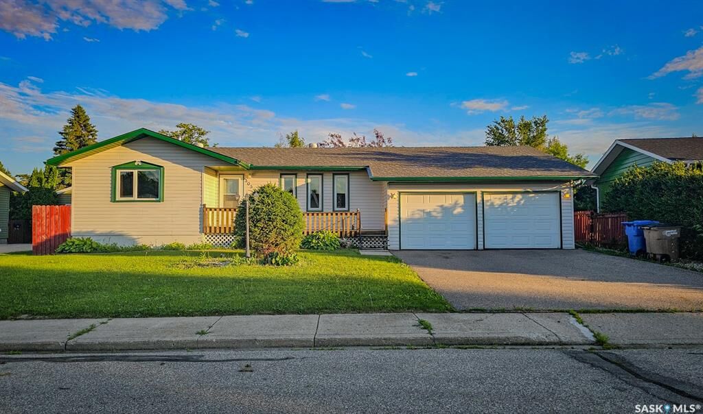 Property Photo: 305 Churchill Drive SK S0E 1A0