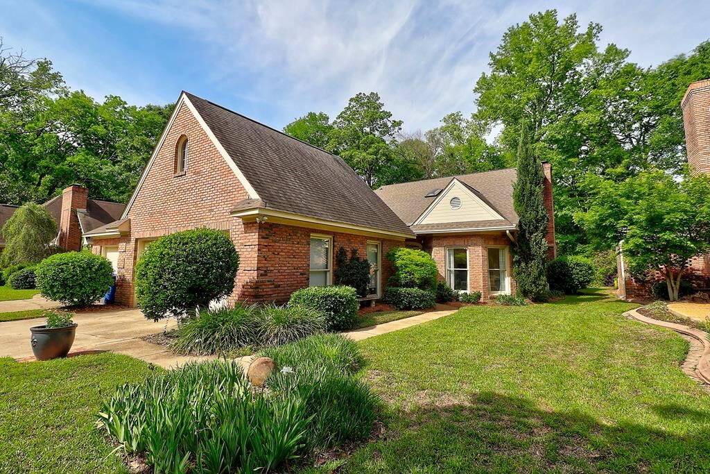 Property Photo: 19 Parkplace Court AL 36301