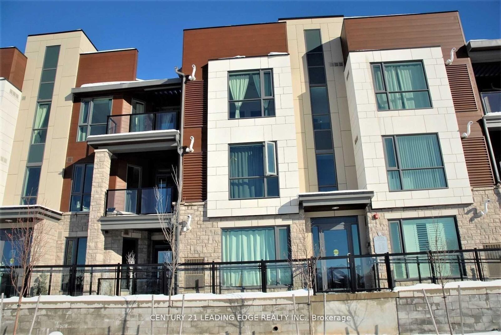 Photo de la propriété:  2375 Bronte Road 305  ON L6M 1P5 
