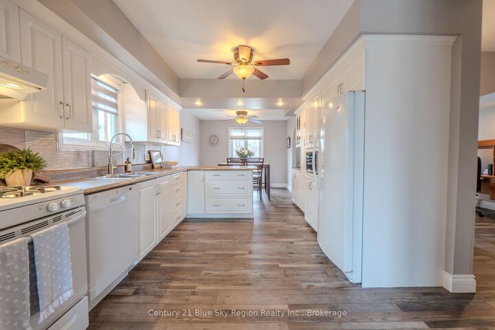 Property Photo:  35 Chateau Terrace  ON P2B 1X6 