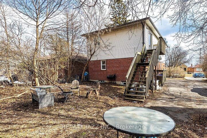 Property Photo: 380 Phillip Murray Avenue ON L1J 1H3