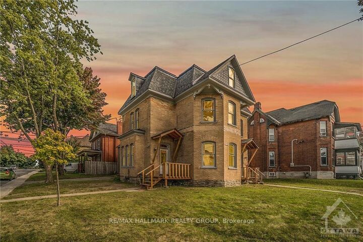 Property Photo:  42 Church Street W  ON K7A 1P7 