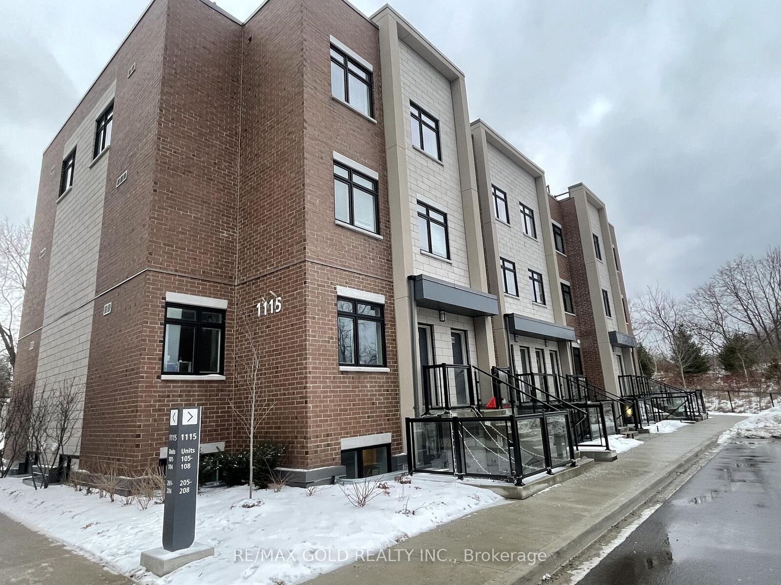 Property Photo: 1115 Douglas McCurdy Comm Drive E 102 ON L5G 0C6