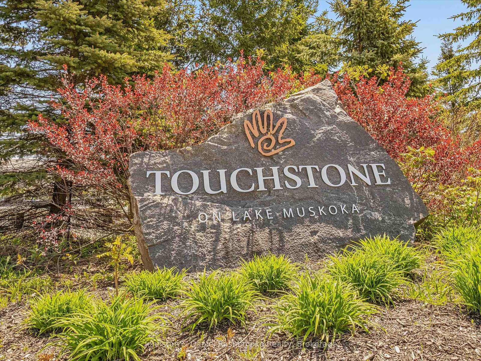 Property Photo: 1869 Muskoka Road 118 W Highway Btve104 ON P1L 1W8