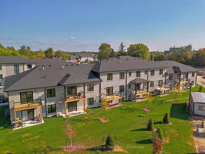 Property Photo:  3202 Vivian Line Unit 27  ON N5A 0K6 