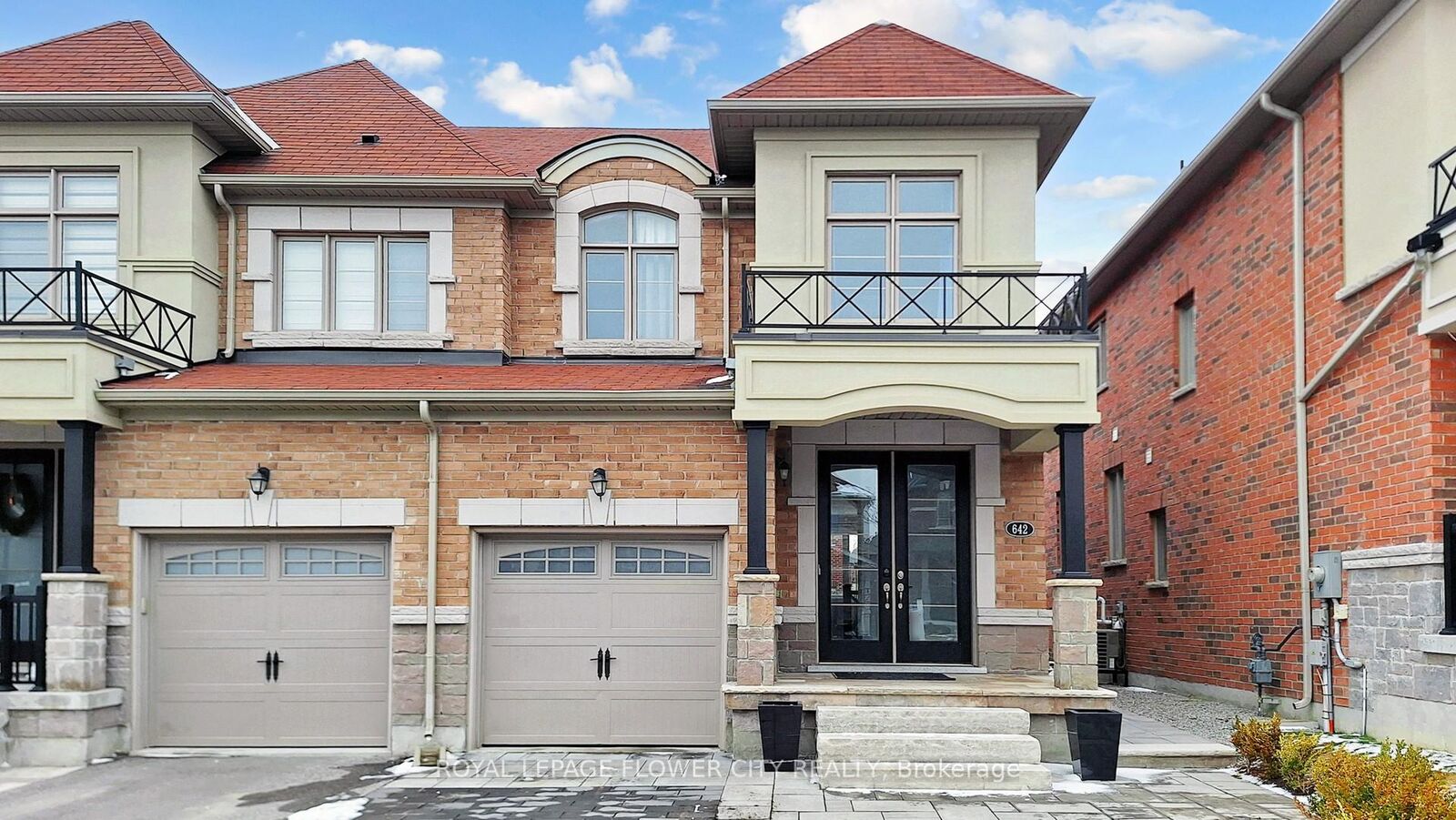Property Photo: 642 Sweetwater Crescent ON L3X 0H5