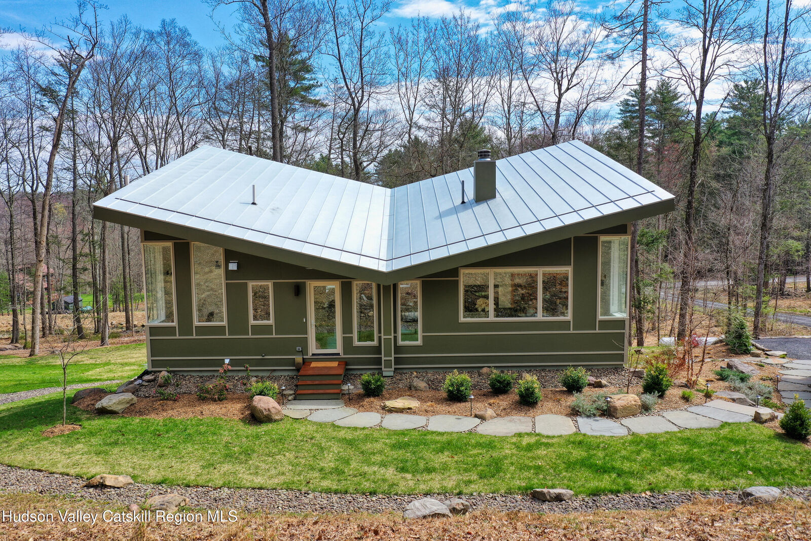 Property Photo:  780 Oakwood  NY 12484 