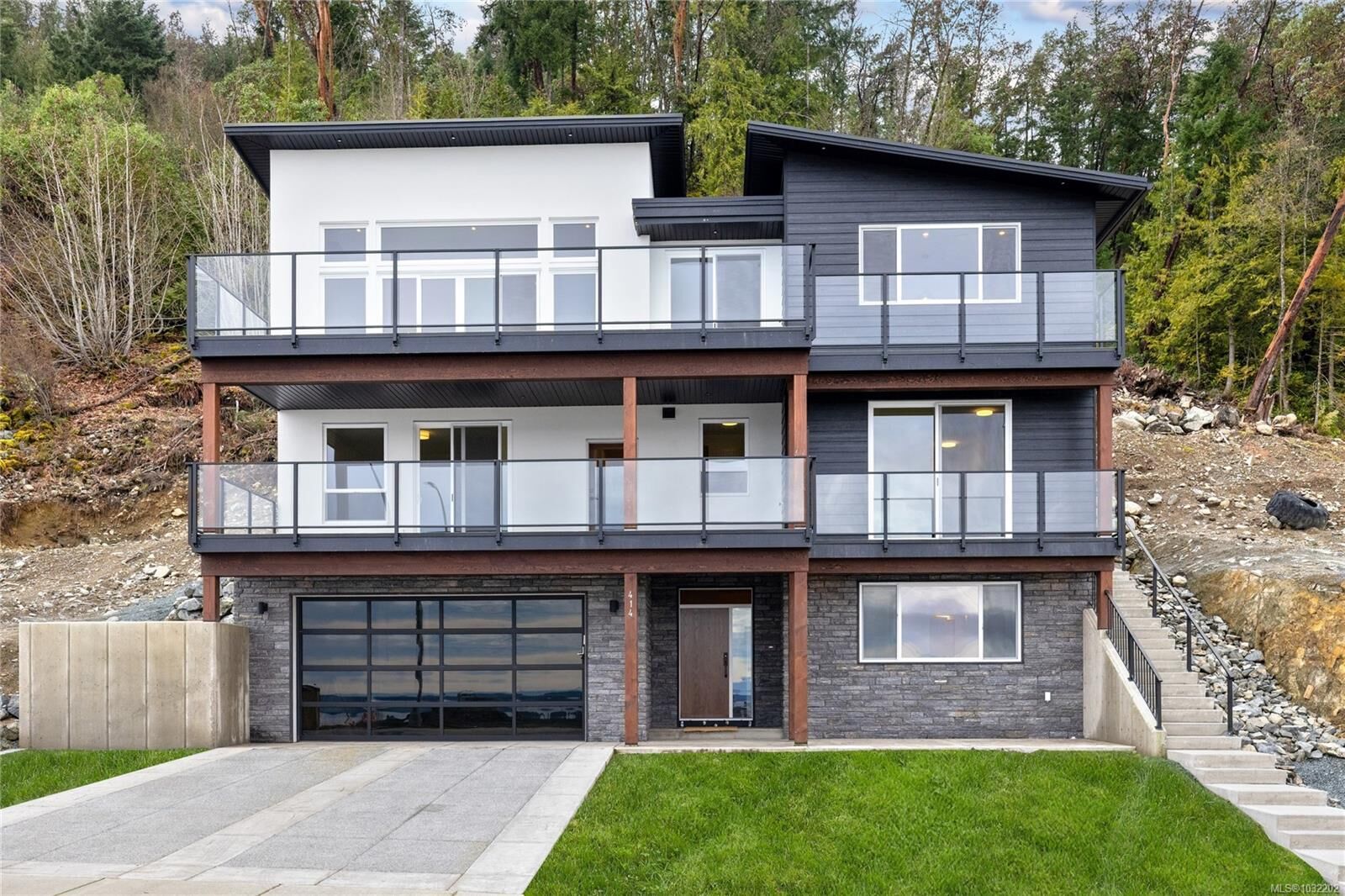 Property Photo: 414 Thetis Dr BC V9G 0C1