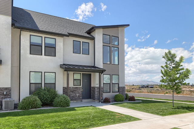 Property Photo: 1649 N 1320 E UT 84651