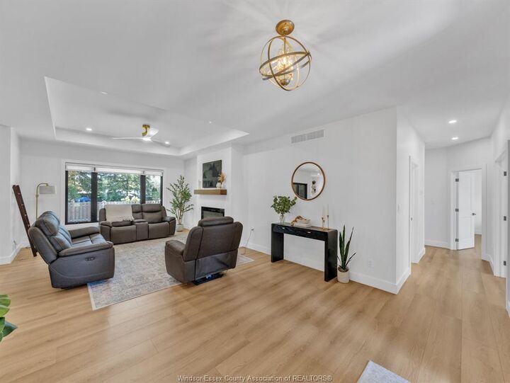 Property Photo:  1499 Fuller Drive  ON N9Y 3M7 