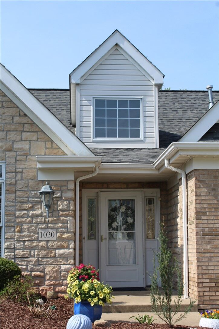 Property Photo:  1020 Saddleclub Drive  PA 15317 