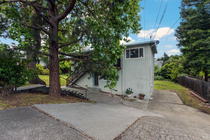 Property Photo:  650 656 E K Street  CA 94510 