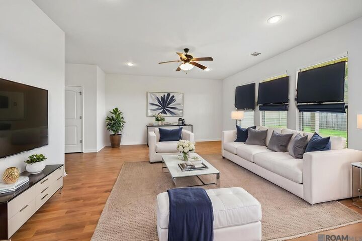Property Photo: 1932 Meadow Oak Dr LA 70776