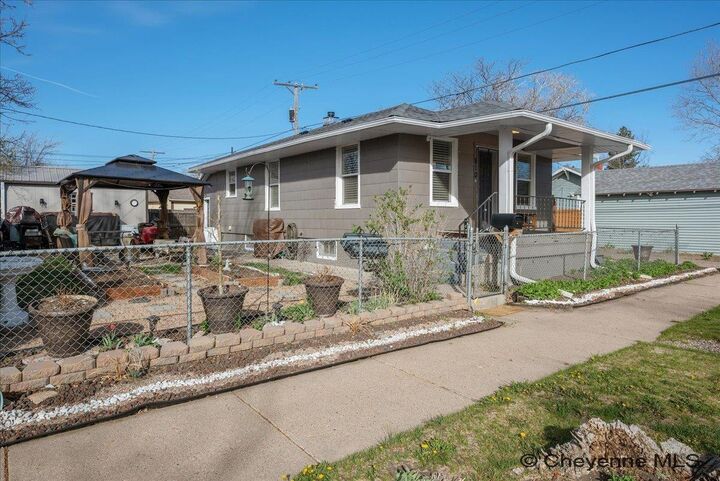 Property Photo:  810 Maxwell Ave  WY 82007 