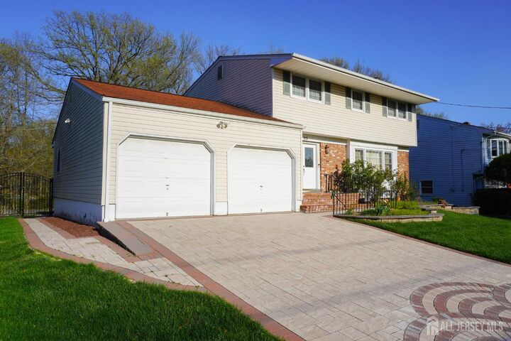 Property Photo:  32 Eileen Way  NJ 08837 