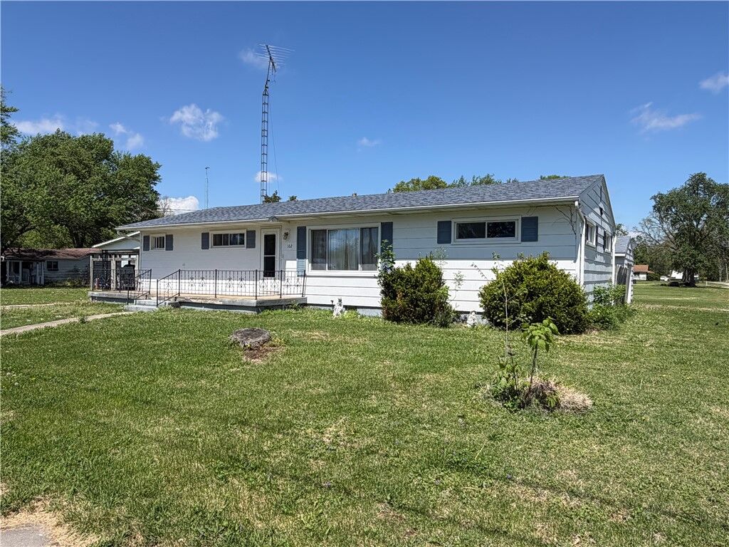 Property Photo:  102 W Effingham Avenue  IL 62875 