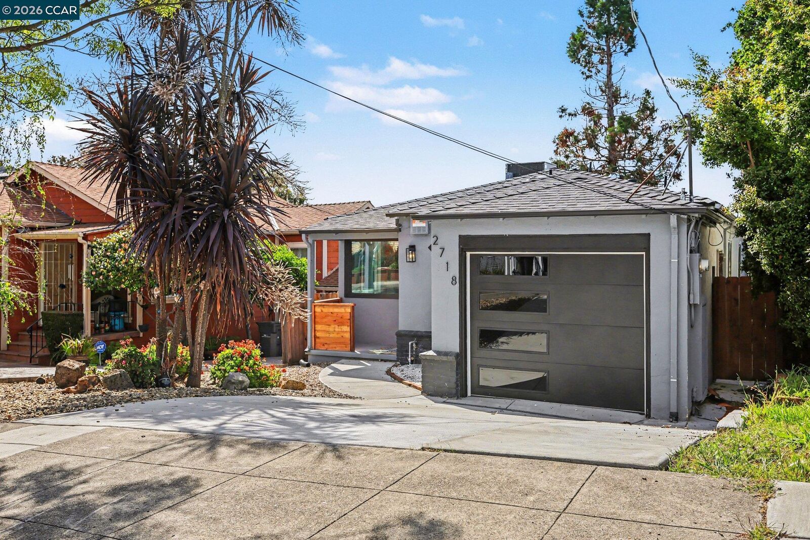 Property Photo:  2718 Oliver Ave  CA 94605 
