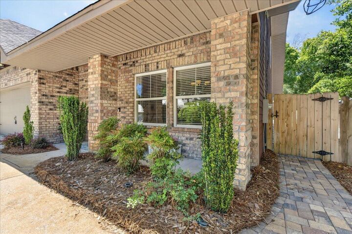 Property Photo:  202 SE Alconese Avenue  FL 32548 