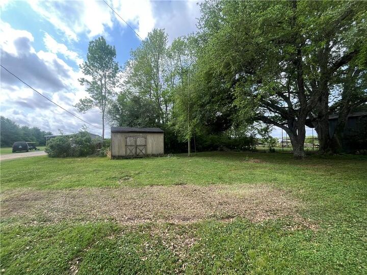 Property Photo: 6855 Highway 129 LA 71354
