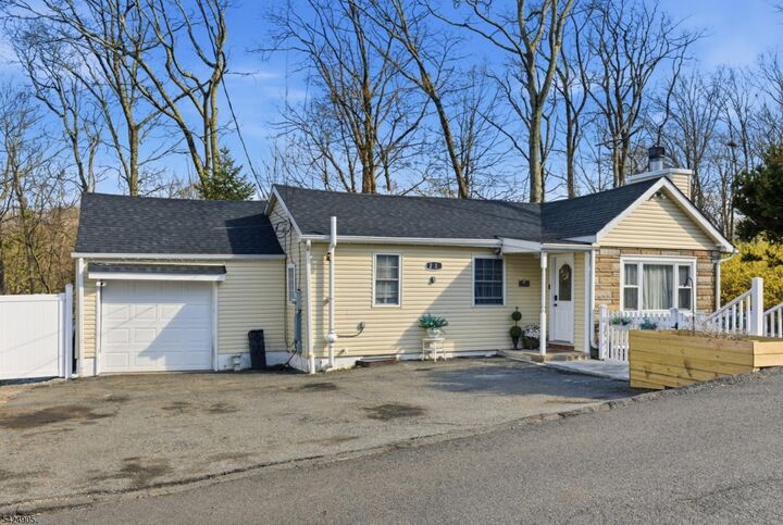 Property Photo:  23 Roosevelt Trl  NJ 07843 