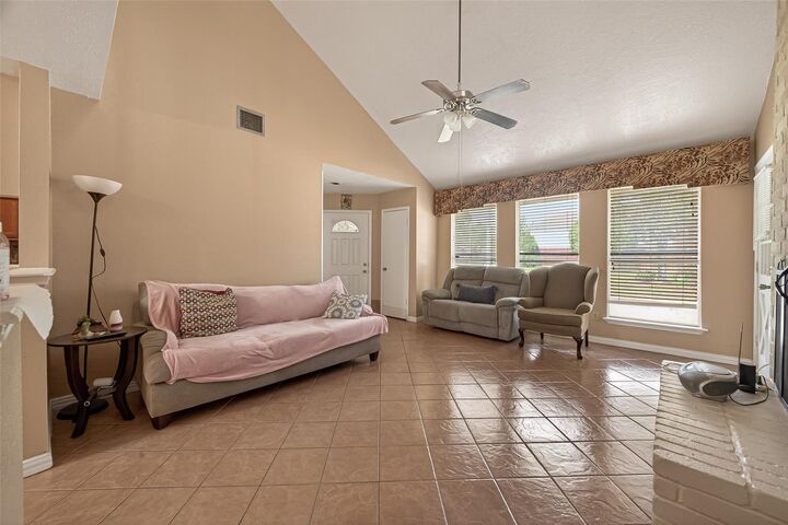 Property Photo:  12427 S Rachlin Cir  TX 77071 
