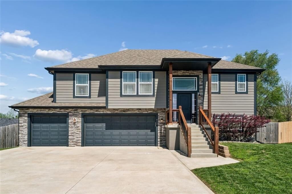 Property Photo: 912 N Hickory Drive KS 66086