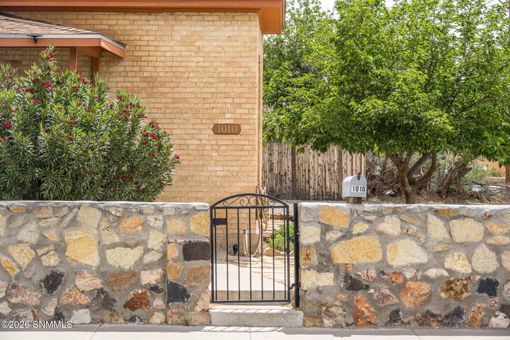 Property Photo:  1010 Plain Street  NM 88001 
