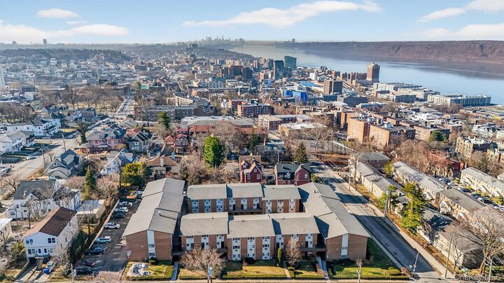 Property Photo:  150 Glenwood Avenue F5  NY 10703 