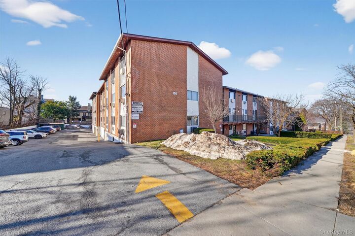 Property Photo:  150 Glenwood Avenue F5  NY 10703 