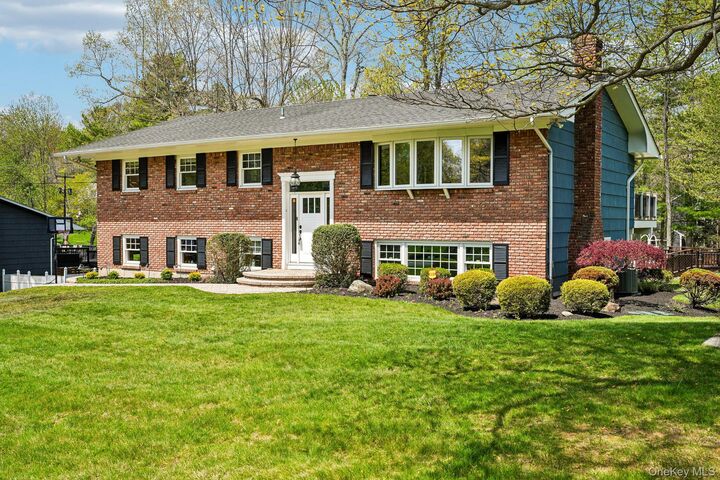 Property Photo:  10 Little Brook Lane  NY 10956 