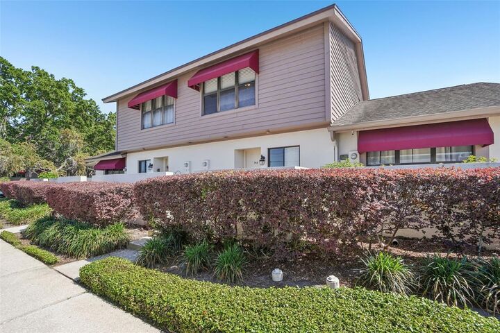 Property Photo: 745 Oak Park Place FL 33511