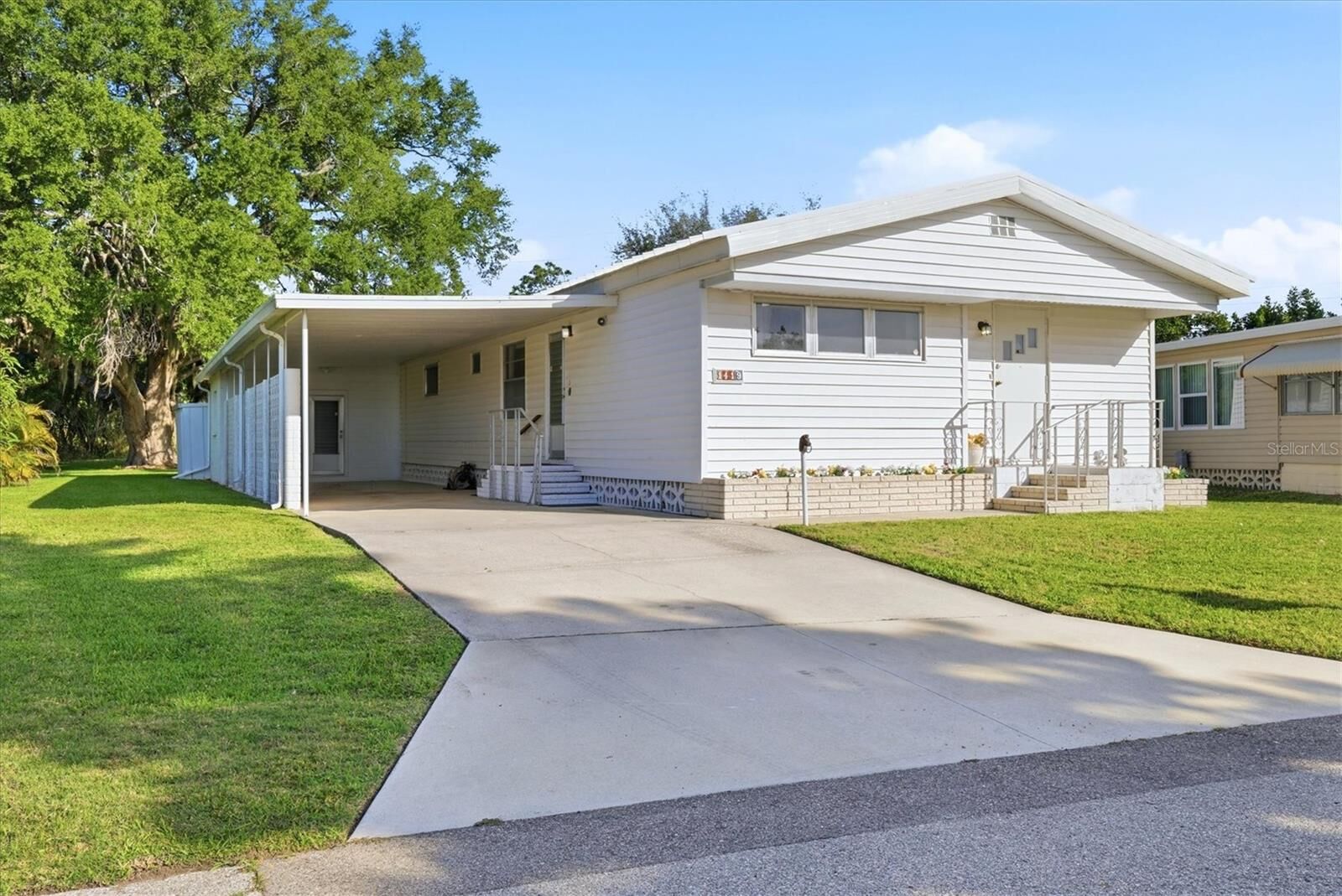 Property Photo:  1419 41st Avenue E  FL 34222 